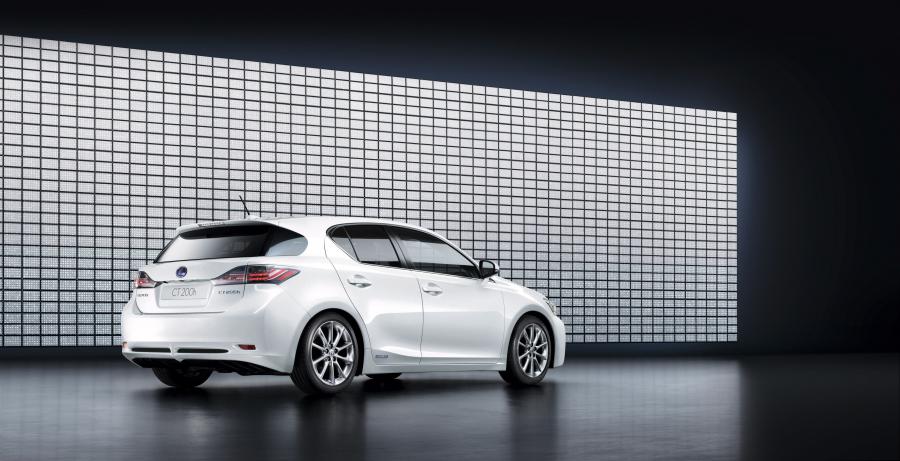  Lexus CT200h 2010 года  (фото 48 из 266)